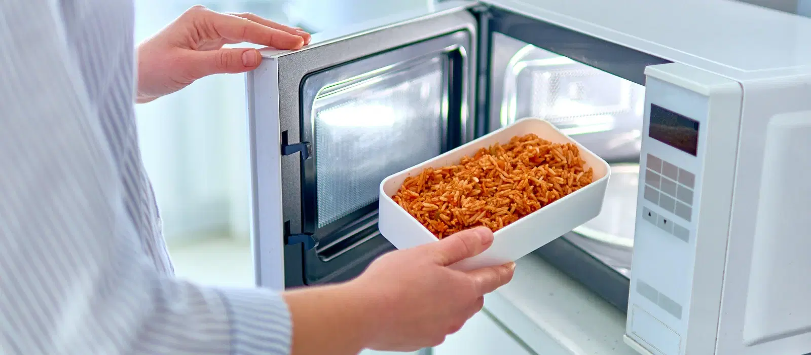 Electric Oven vs Microwave: Which is Best for Your Kitchen?