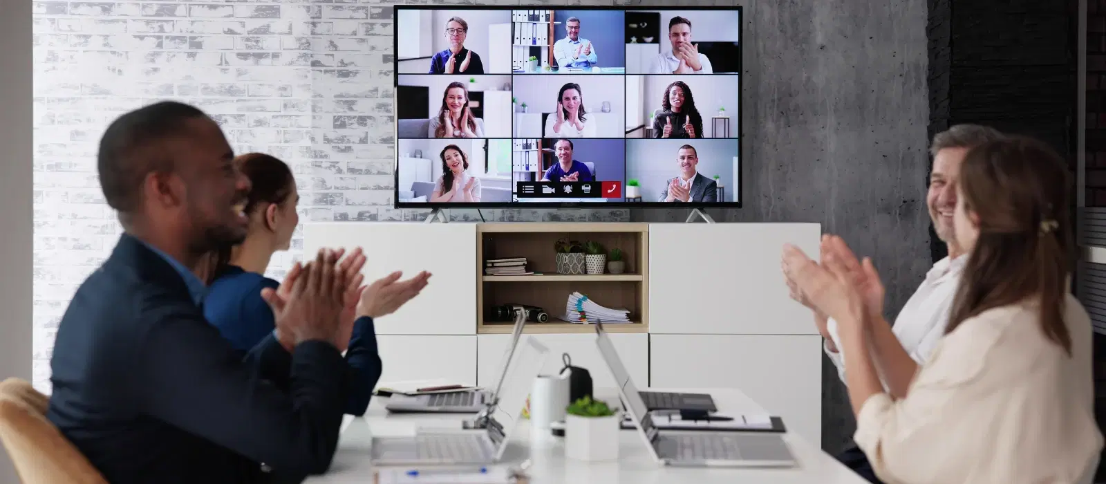 How to Connect Laptop to TV Screen Mirroring: Easy Guide