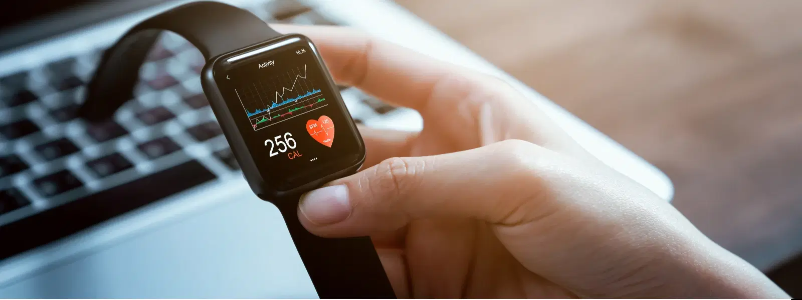 Bluetooth Smart Watch vs Fitness Tracker: Key Differences