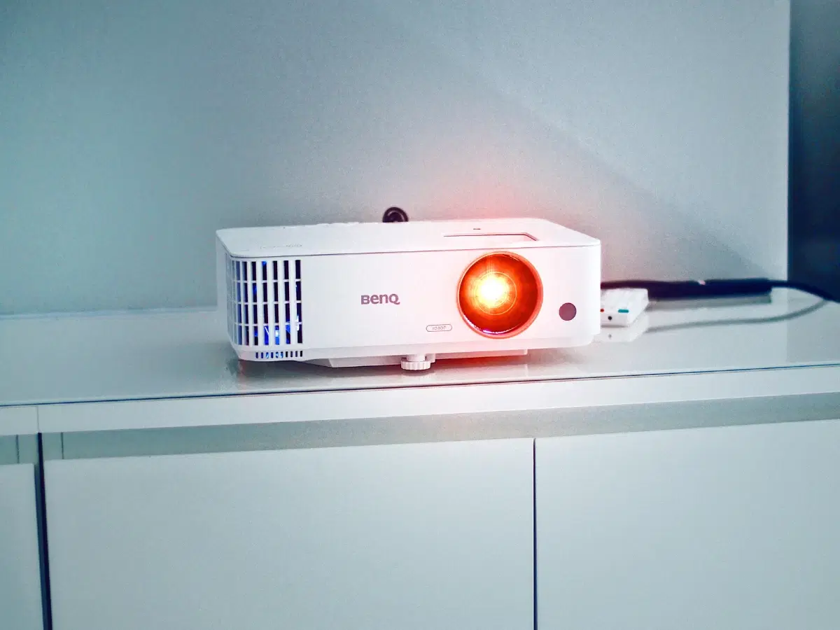 HDMI vs VGA: Choosing the Best Projector Port Option