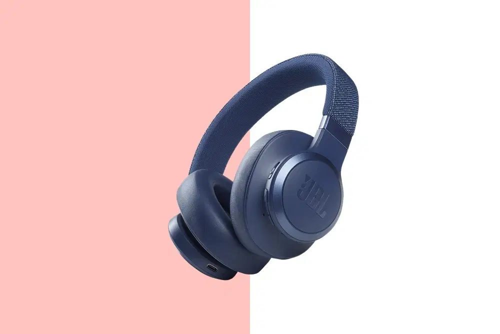Headphones vs Headset: Which is Best for Music Lovers?