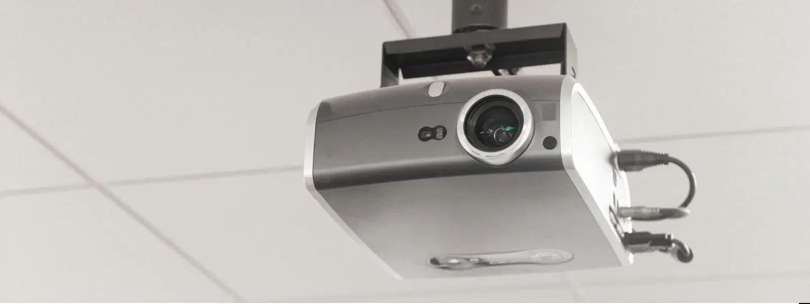 How to Choose the Right Projector Port for Your Setup