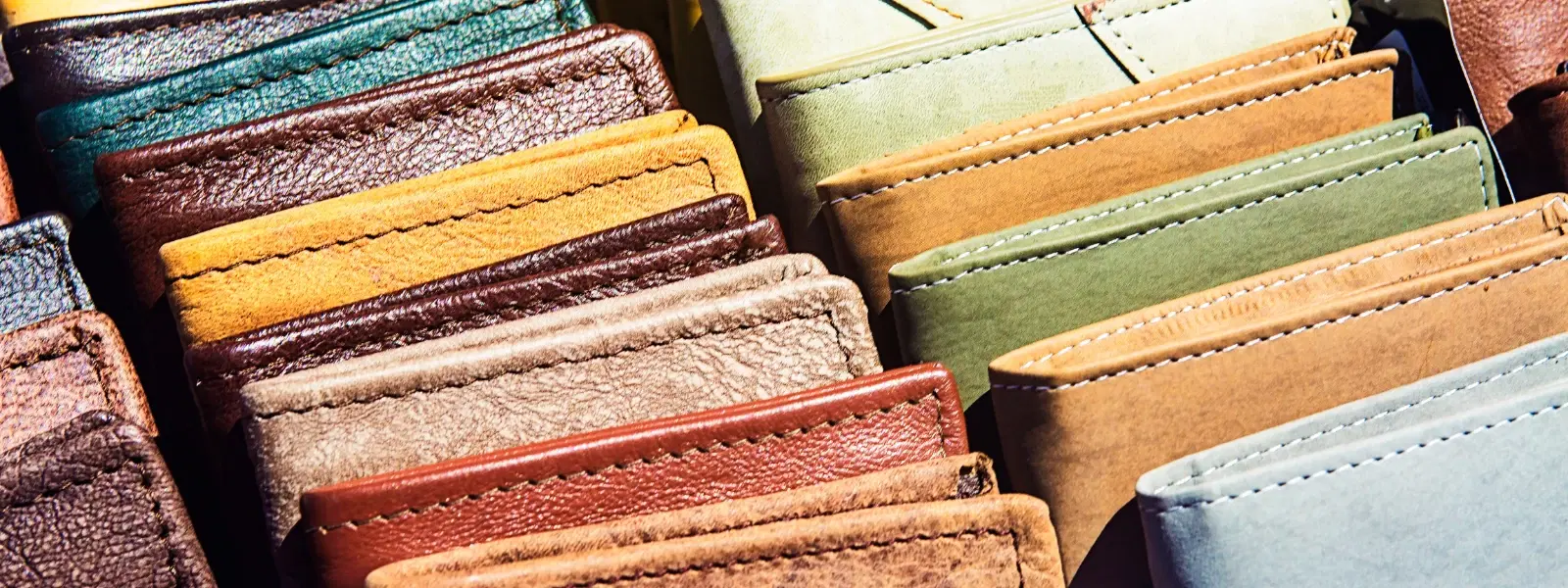 10 Essentials for Choosing Luxury Men's Wallet Brands