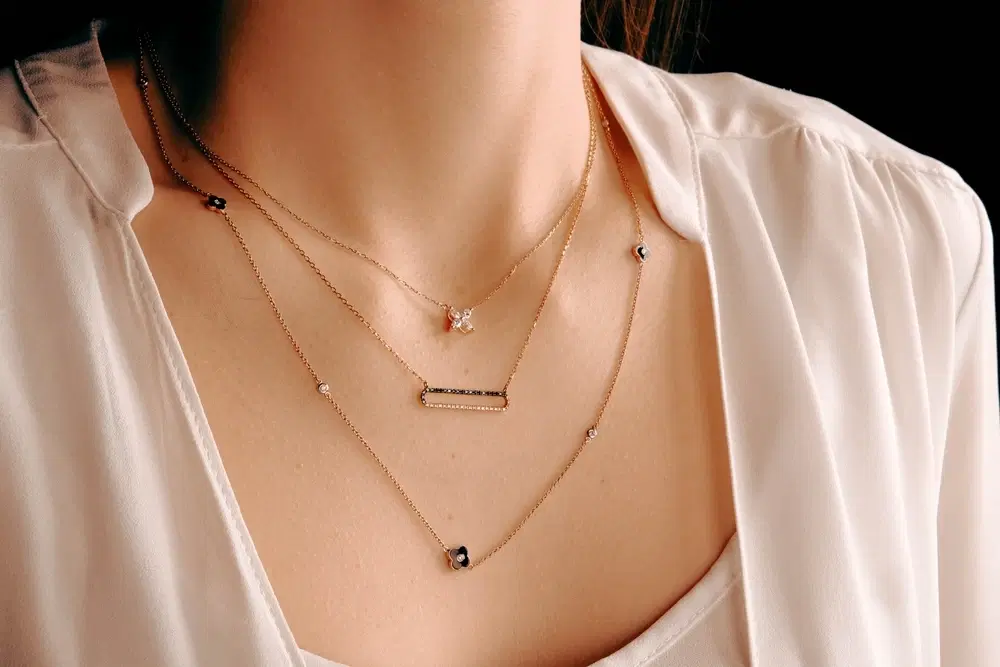 10 Necklace Layering Tips for a Perfectly Styled Look