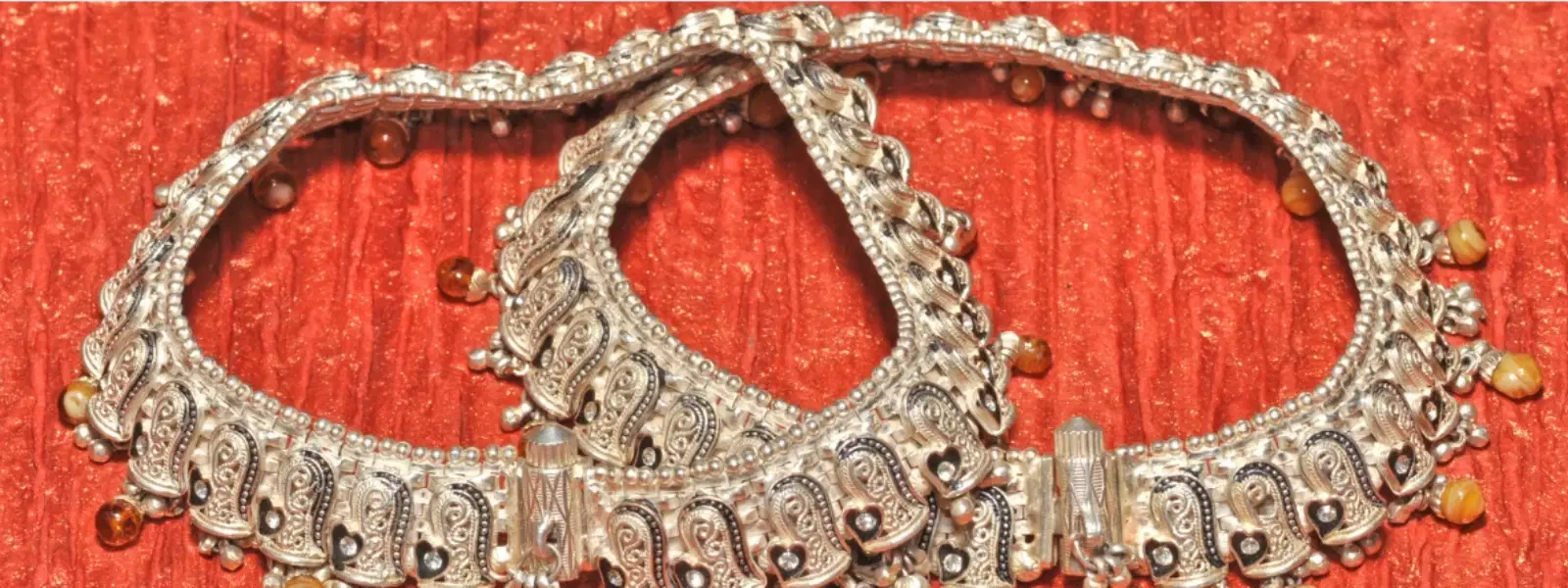 Anklet Bracelets vs Ankle Jewelry: Which Suits You Best?