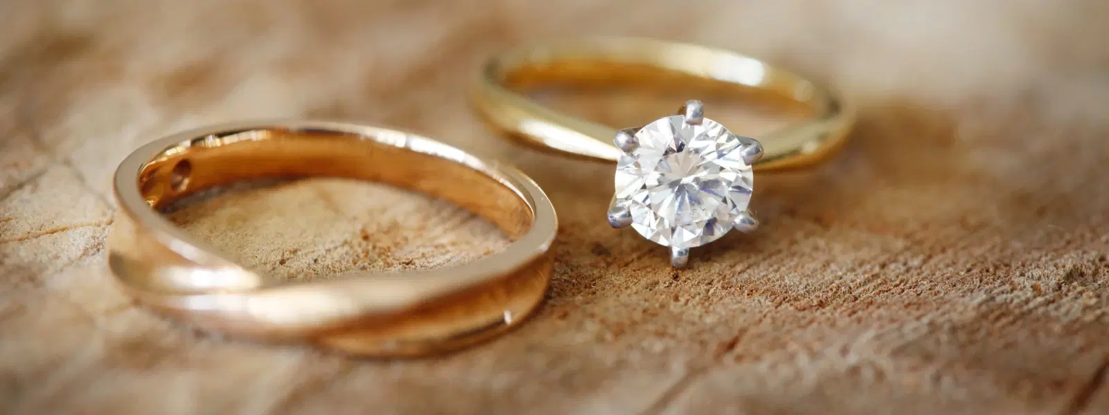 Diamond vs Gold Engagement Bands: Which Suits You Best?