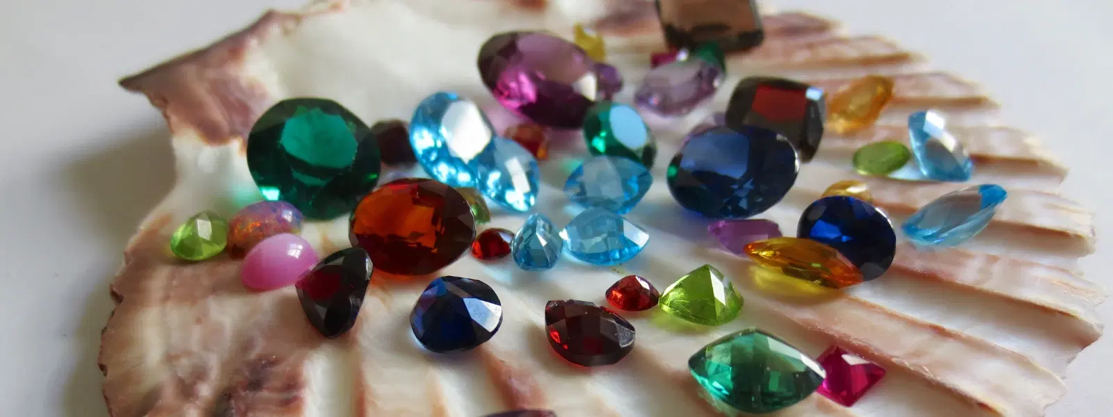 Emerald vs Ruby: A Checklist for Stunning Choices