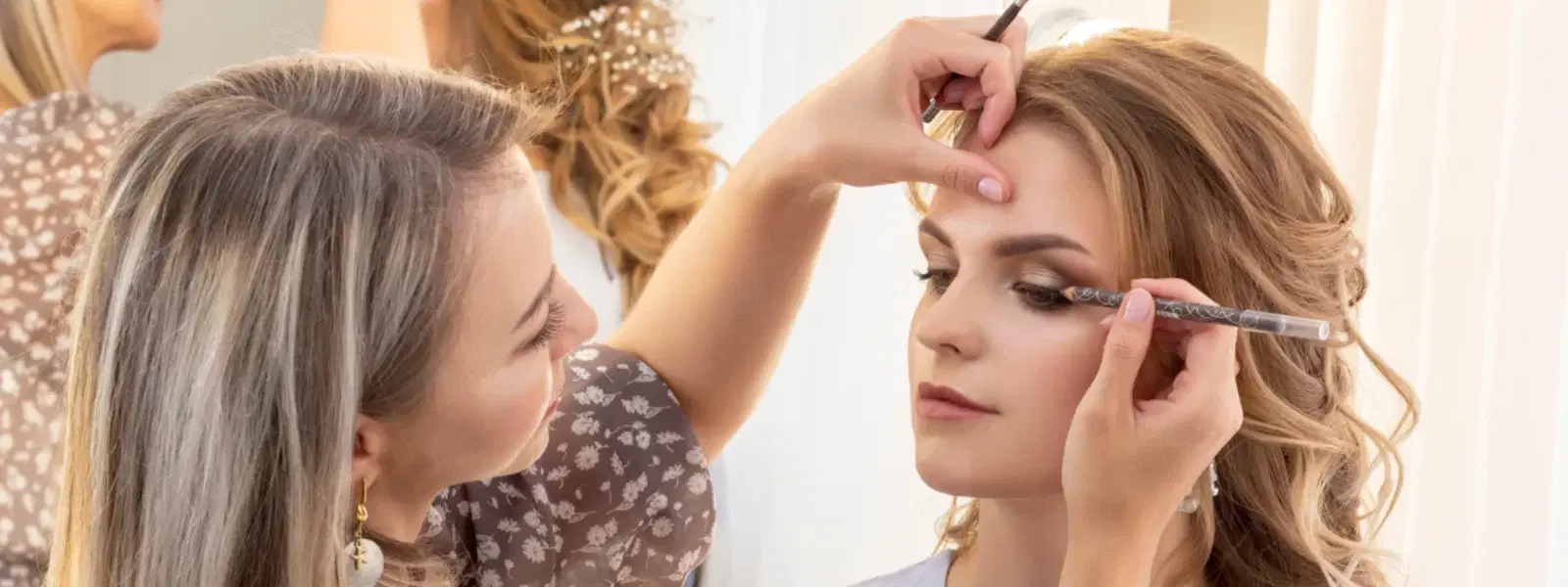 How to Apply Eyeliner: Tips for Beginners and Experts