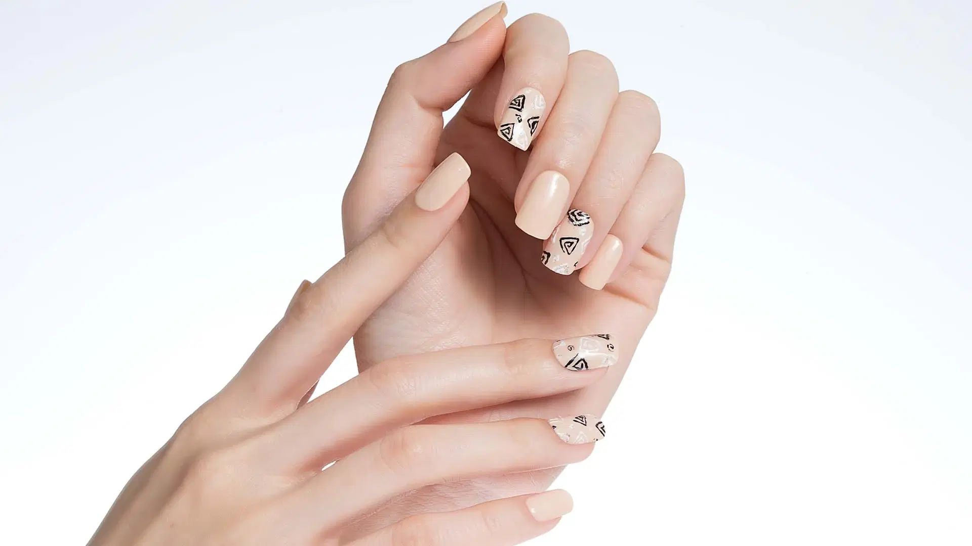 Fashion Nails vs Luxury Nail Designs: Which Reigns Supreme?