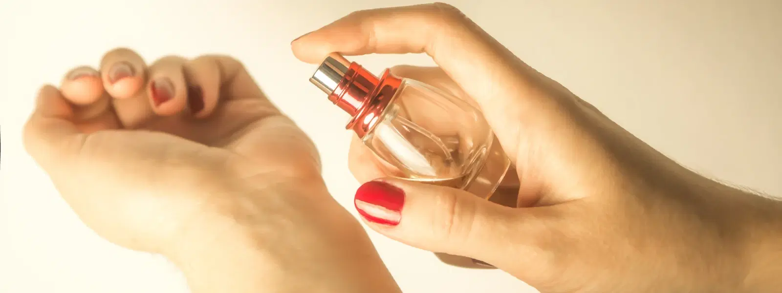 Fragrance Layering vs Single Scents: Which Elevates Luxury?