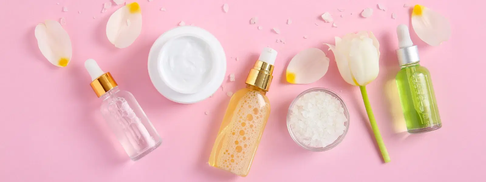 Herbal Beauty vs Natural Skincare: Which One Suits You?