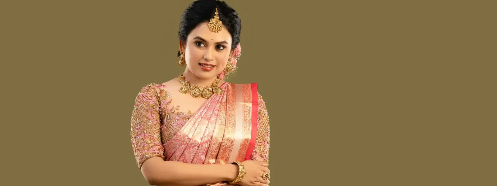 How to Choose Jewellery for a Pink Saree with Elegance