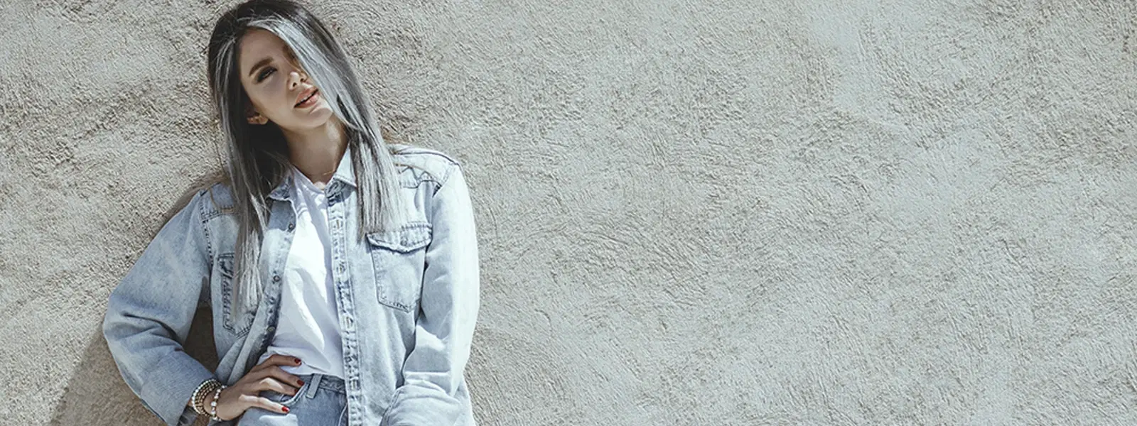 How to Style a Denim Jacket for Women: Outfit Ideas