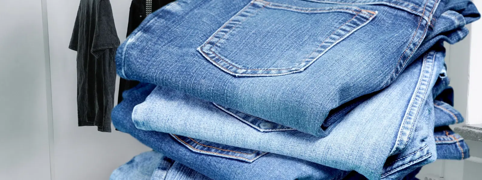 How to Style Baggy Jeans for a Relaxed, Trendy Look