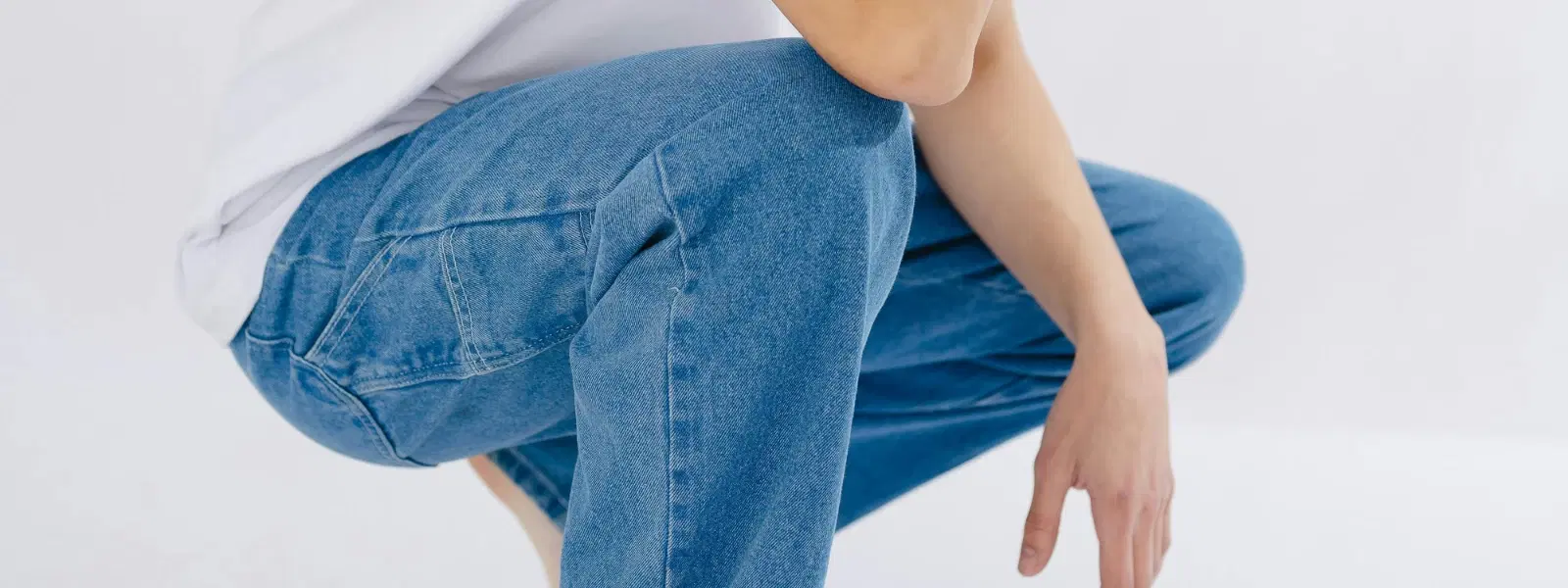 How to Style Loose Jeans for a Chic Streetwear Look