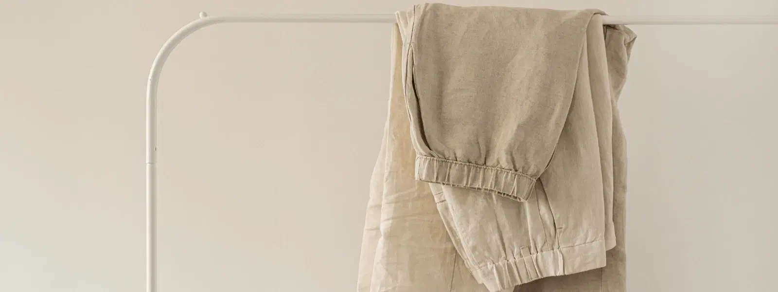 How to Style Men's Pleated Linen Pants for Any Occasion