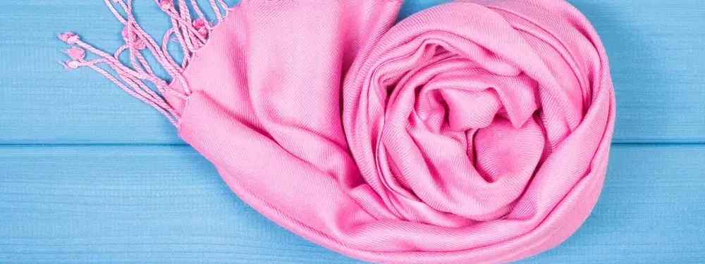 How to Wear a Neck Scarf: Stylish Tips to Elevate Outfits