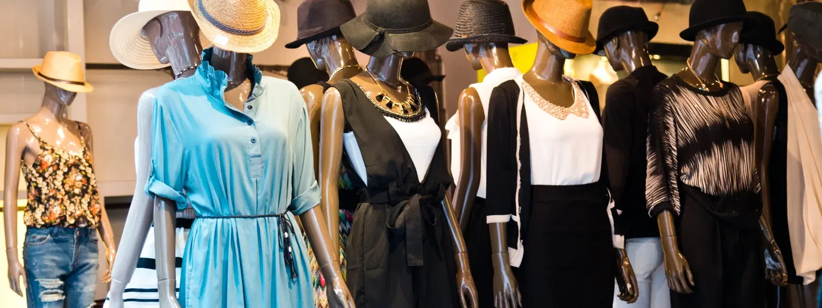 Luxury Fashion vs Fast Fashion: Which Defines Lifestyle?