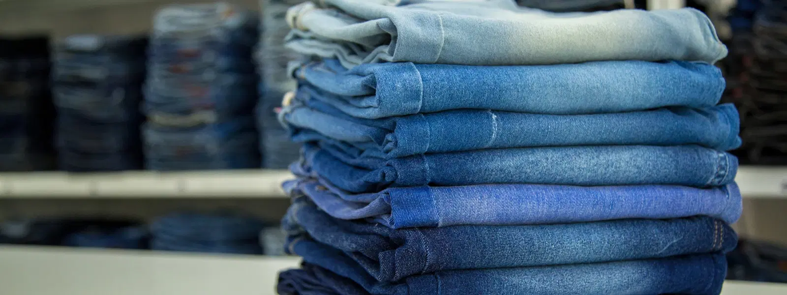 Master the Fit: Regular vs Tapered Jeans Explained