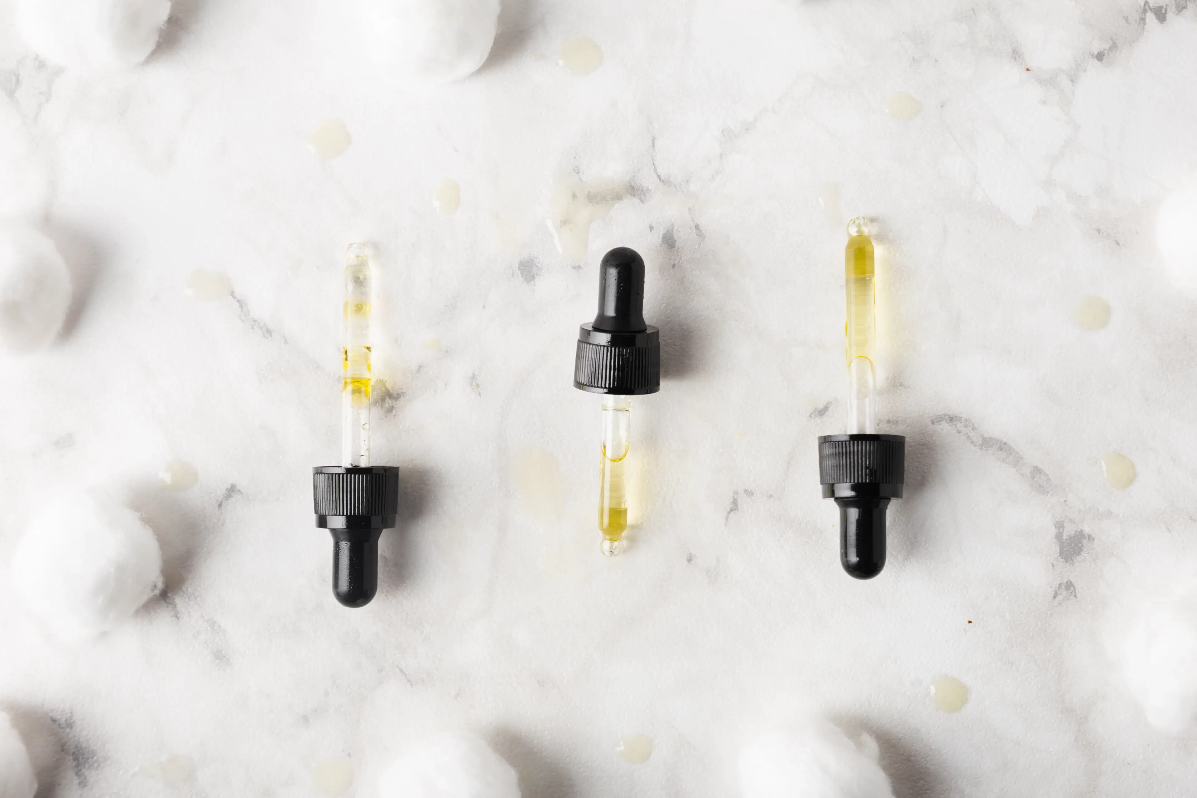 Niacinamide vs Vitamin C: A Guide to Fading Dark Spots