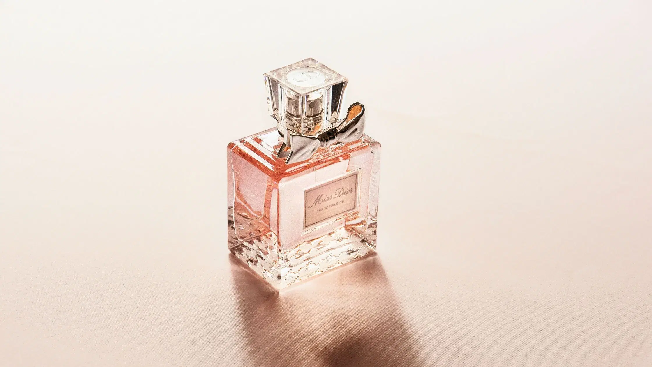 Pure Oud vs Luxury Fragrances: Which Defines Elegance?