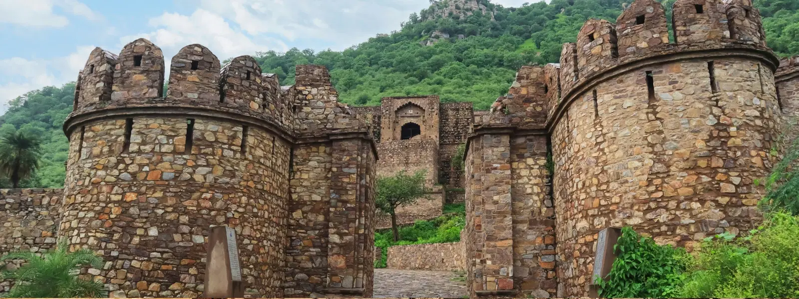 10 Hidden Island Forts in India You Must Explore