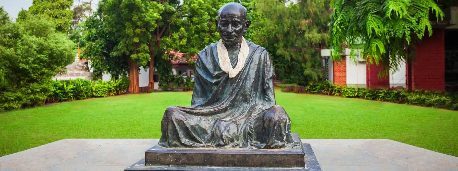 10 Must-Try Street Foods of Ahmedabad for Food Lovers