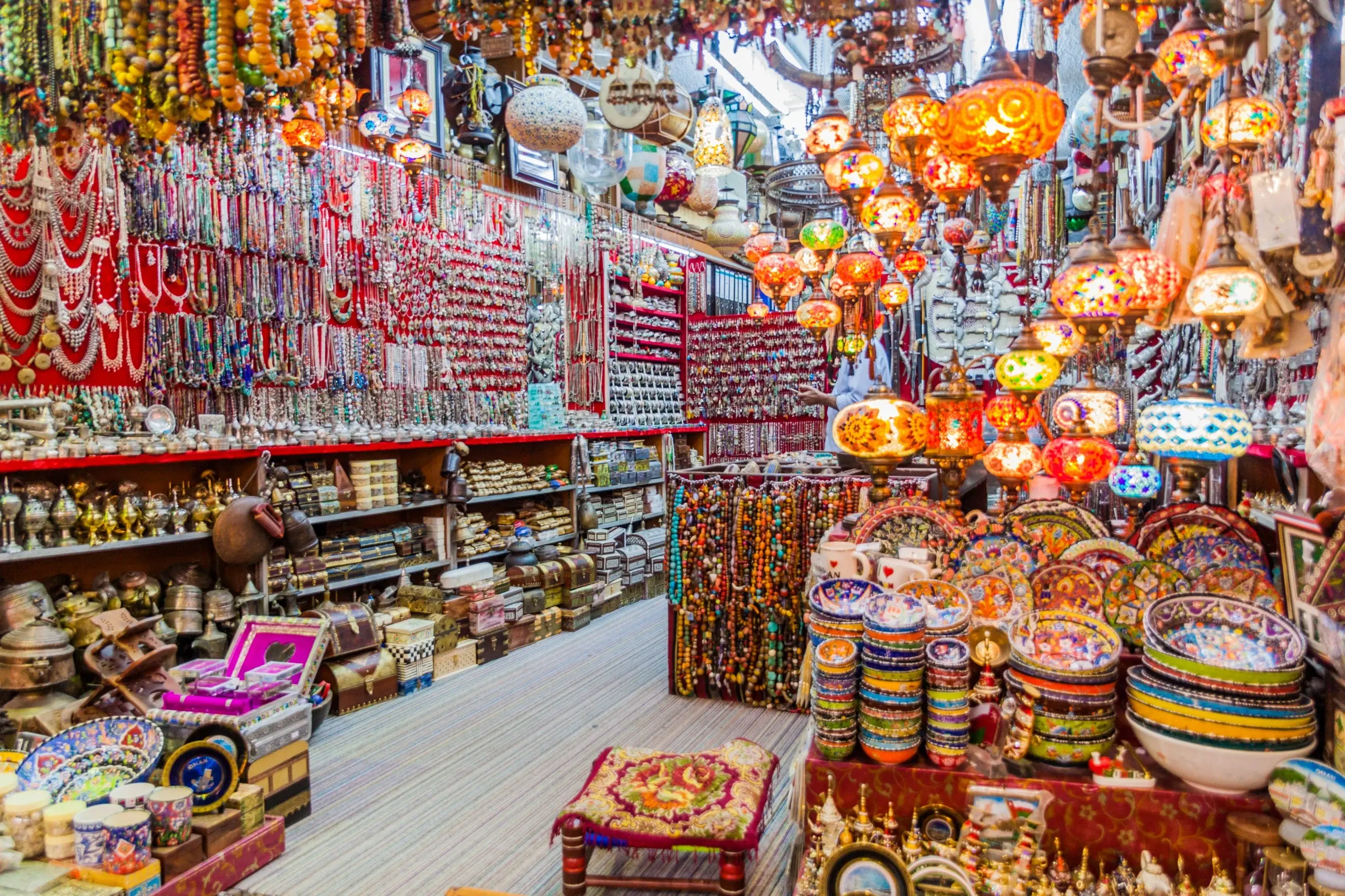 15 Must-Buy Souvenirs from Singapore for Every Traveler