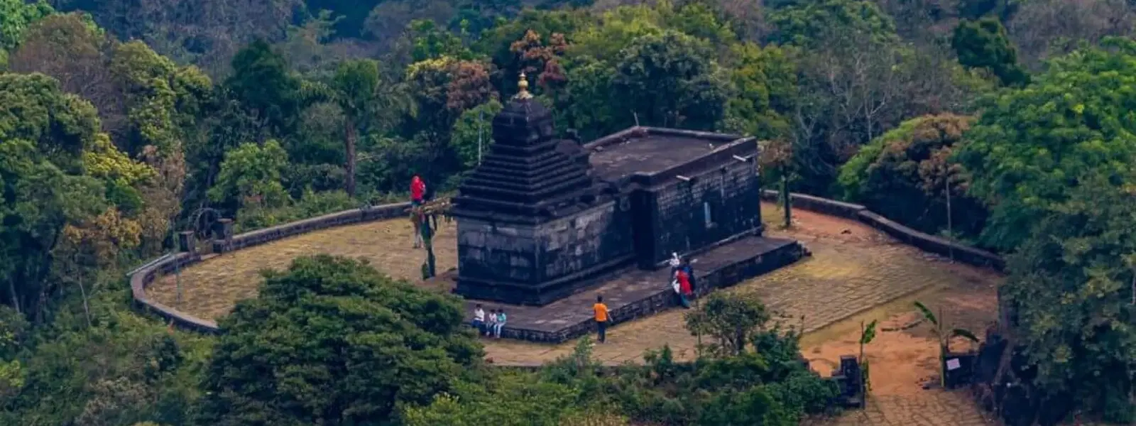 10 Stunning Temples with Open Courtyards to Explore