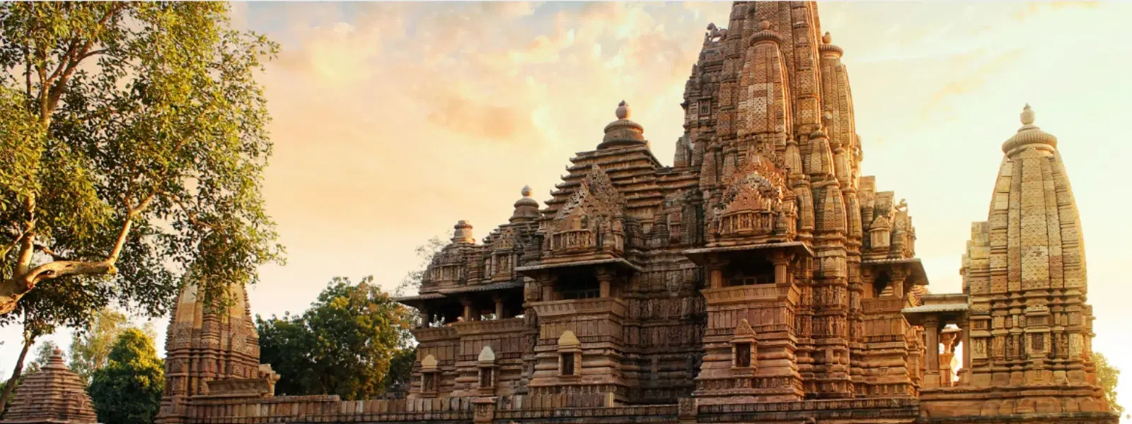 Dwarka vs Somnath: Which Temple Tour Should You Choose?
