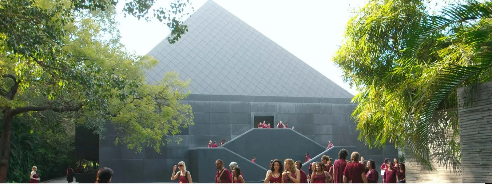 Exploring Osho Meditation Resort: Insights & Experiences