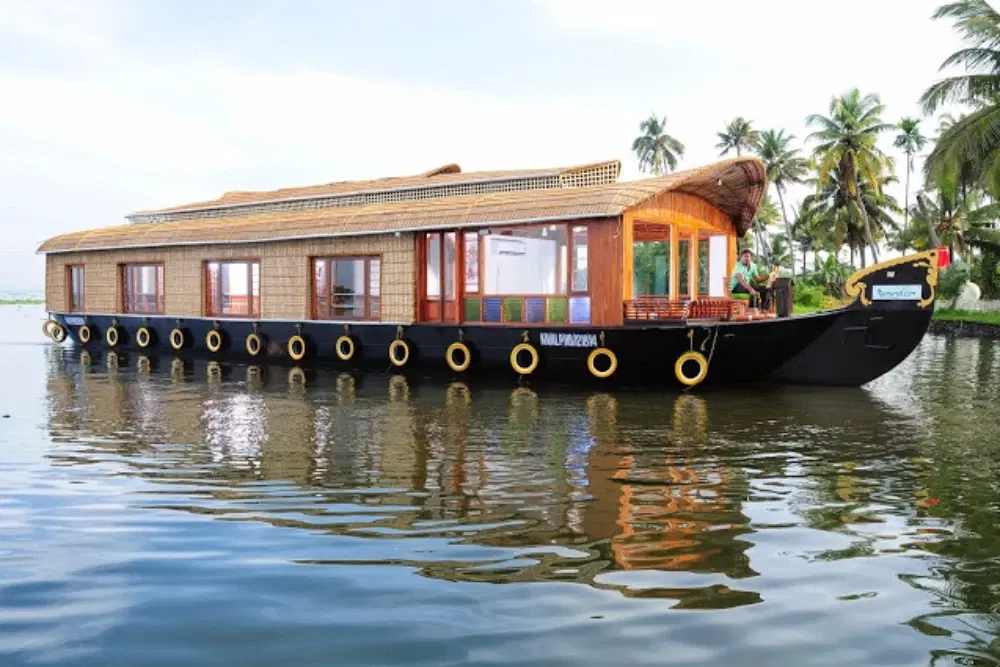 FAQs About Houseboat Dining in Alleppey Backwaters