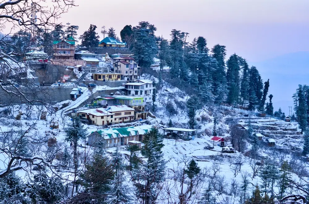 How to Explore Snowfall Towns in Kashmir This Winter