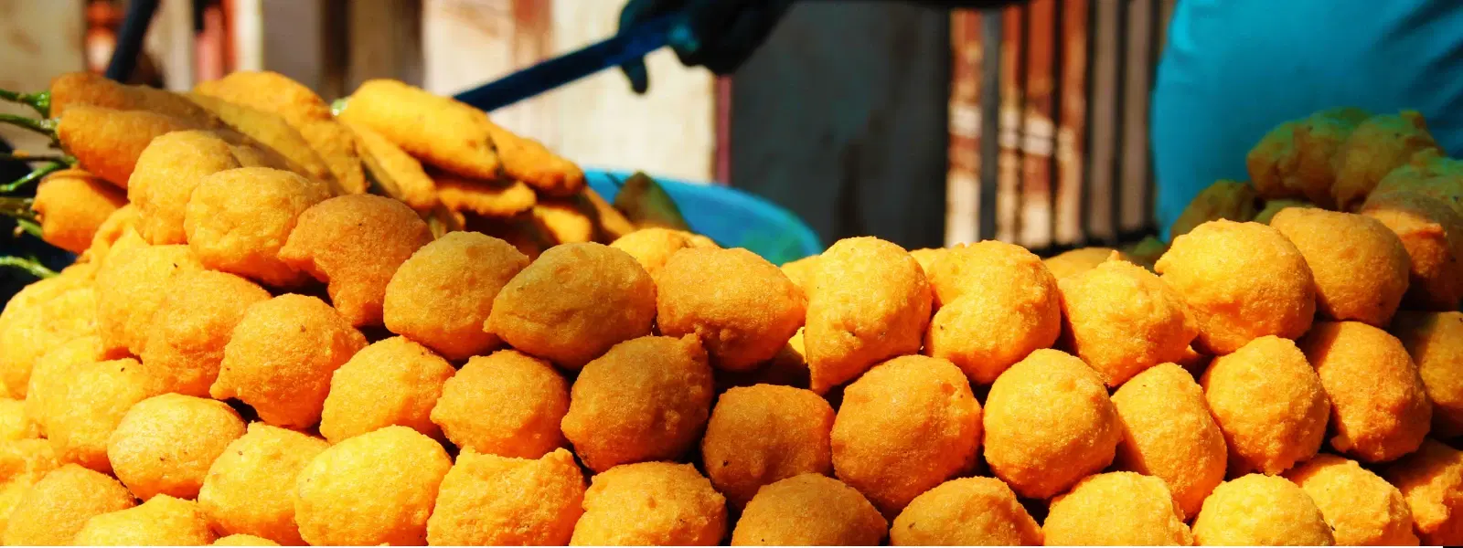 How to Explore the Best Street Foods of Delhi Like a Pro