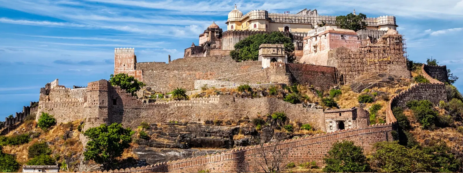 Kumbhalgarh Fort Wall Trek vs Scenic Heritage Trails Nearby