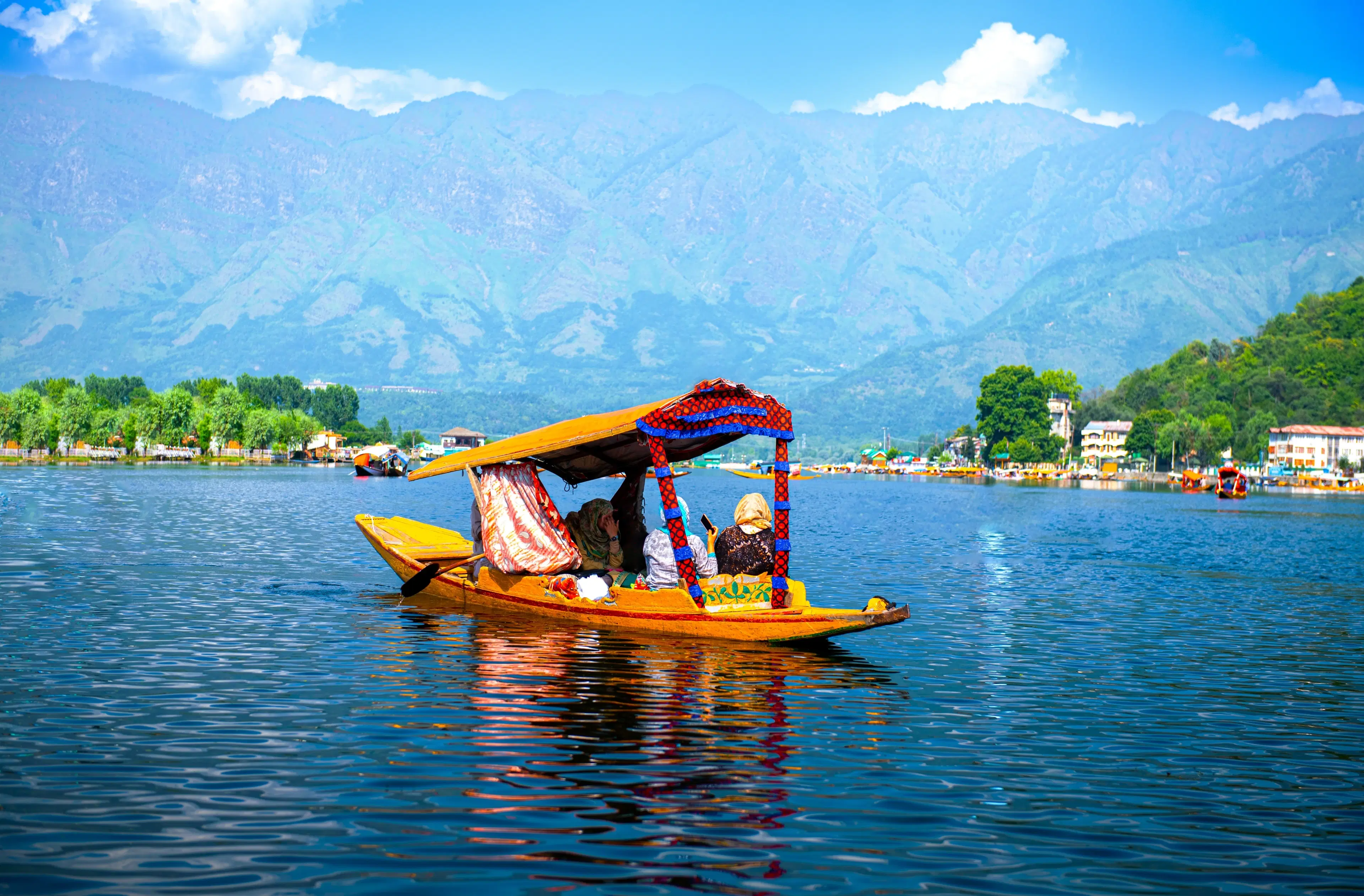 Explore Scenic Day Trips from Srinagar: A Complete Guide
