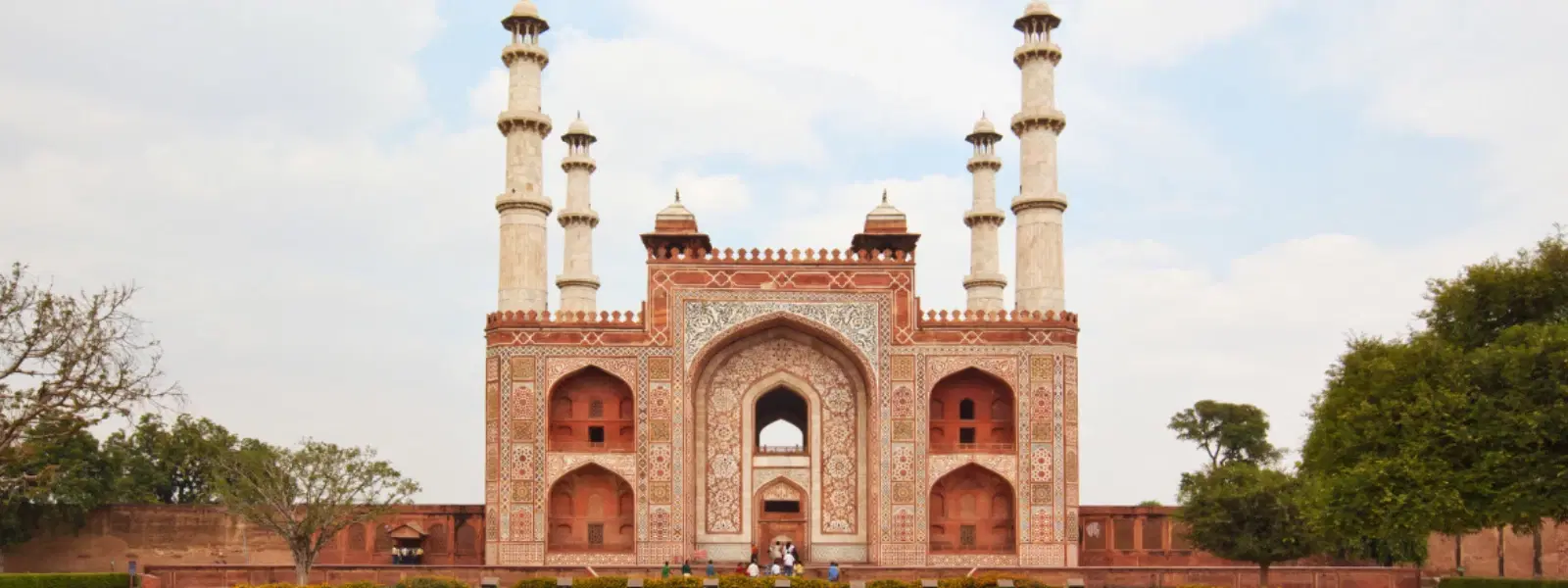 Sikandra Fort vs Akbar's Tomb: Which Should You Visit?