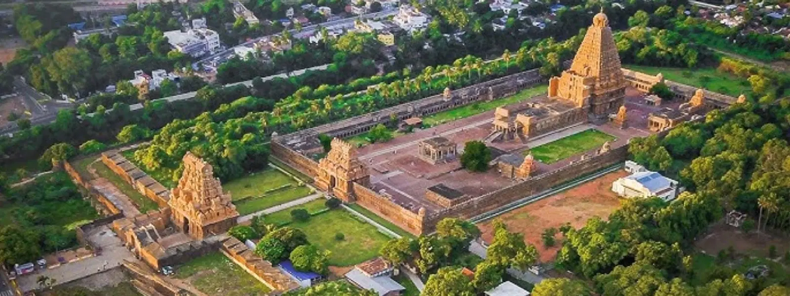 Thanjavur Brihadeeswarar Temple: A Chola Dynasty Marvel