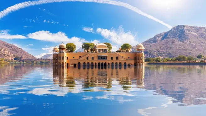 Top 10 Places to Visit in Udaipur and Best Hotels Nearby